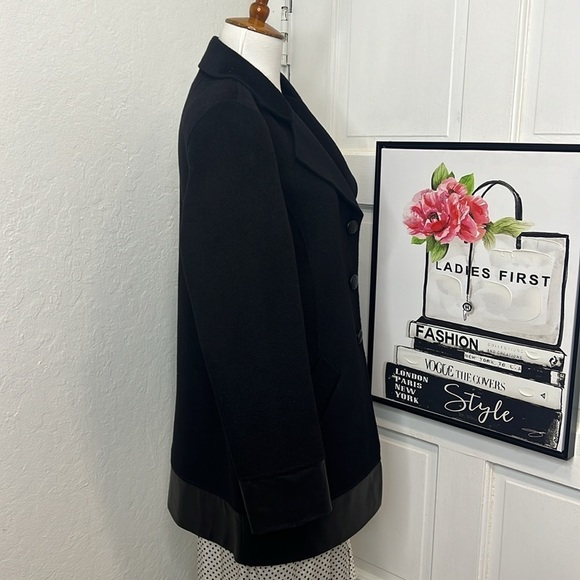 St. John Sewn by Hand Black Wool/Cashmere Blend Coat w/Lamb Leather Trim Size 6 - Picture 2 of 10